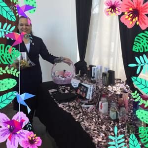 Meet your Posher, Nora